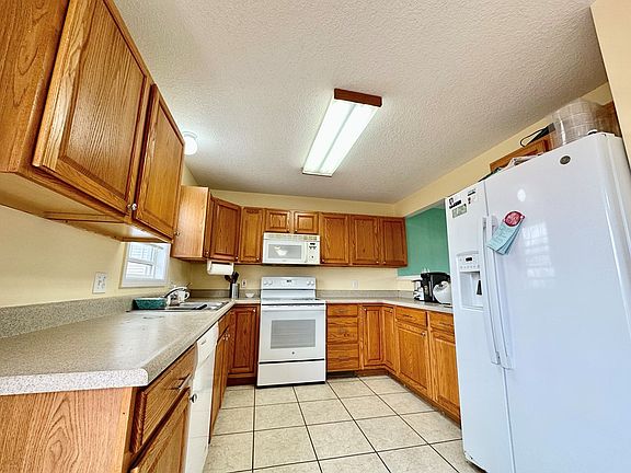5th image of 1904 Salter Pl