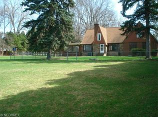 72 Beechwood Dr, Northfield, OH 44067