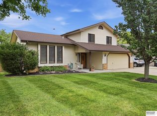 12826 Crown Point Ave, Omaha, NE 68164
