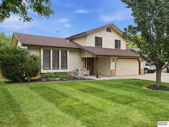 12826 Crown Point Ave, Omaha, NE 68164