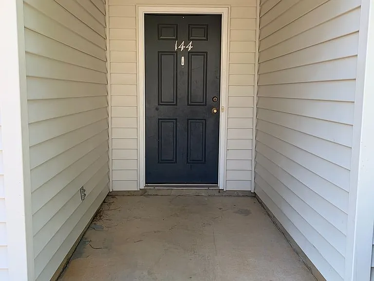 144 Springwood Ln — Photo 3