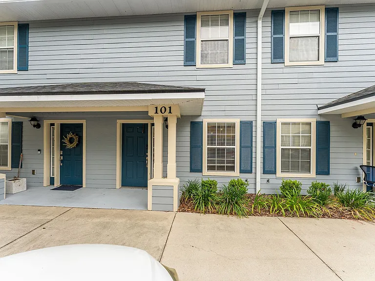 2980 SW 35th Pl #101 — Photo 19