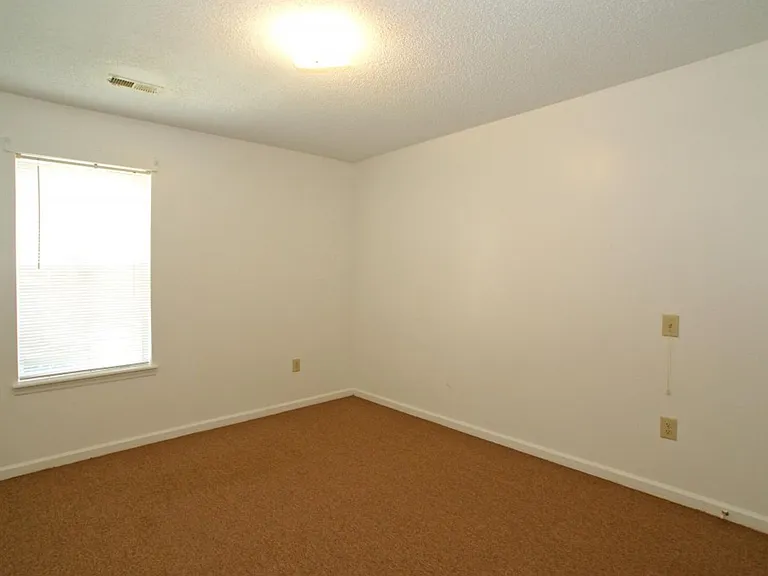 Conway Park Apartments — Photo 20
