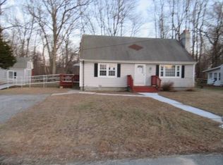 80 Briggs Ln, Tiverton, RI 02878