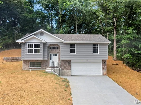 17 Hummingbird Ln, Arnold, MO 63010