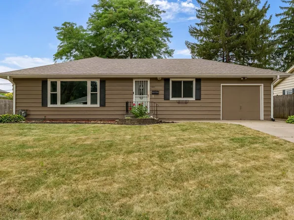 1811 Randolph Dr, Rockford, IL 61103