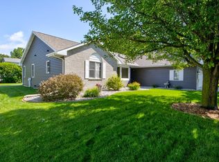 2316 W Twin Willows Dr, Appleton, WI 54914