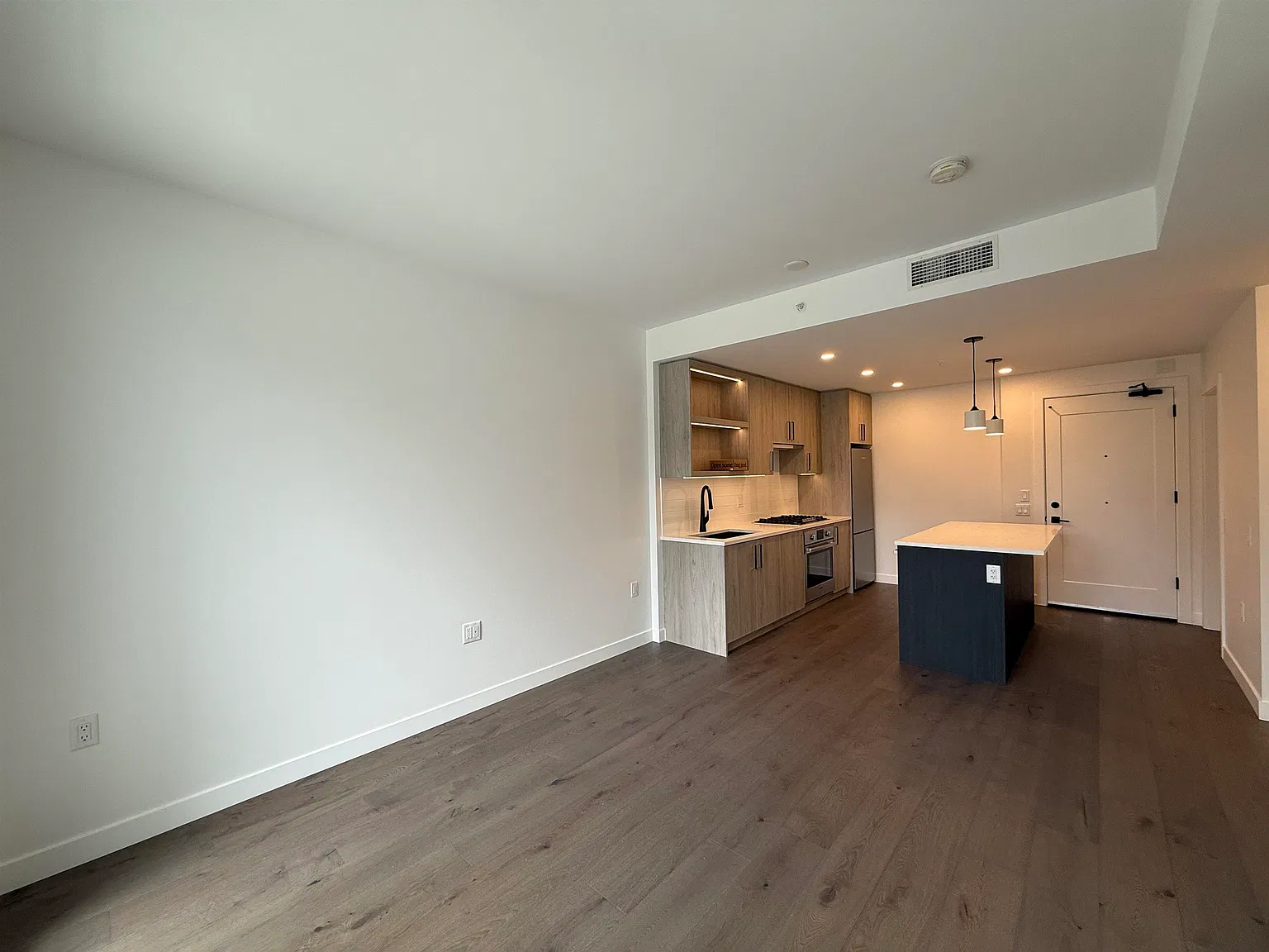 1 bed, 562 sqft, $2,350 — Photo 4