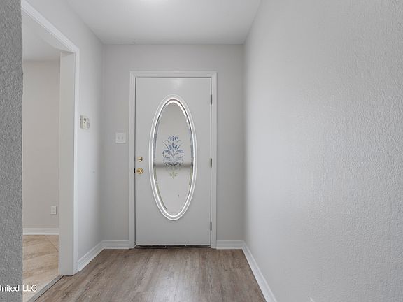 3rd image of 124 Woodhaven Dr