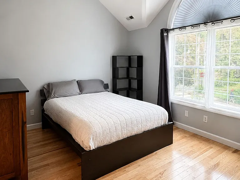 41 Fairfield Ave #B — Photo 4