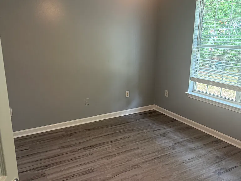 318 Worthington Cir — Photo 18