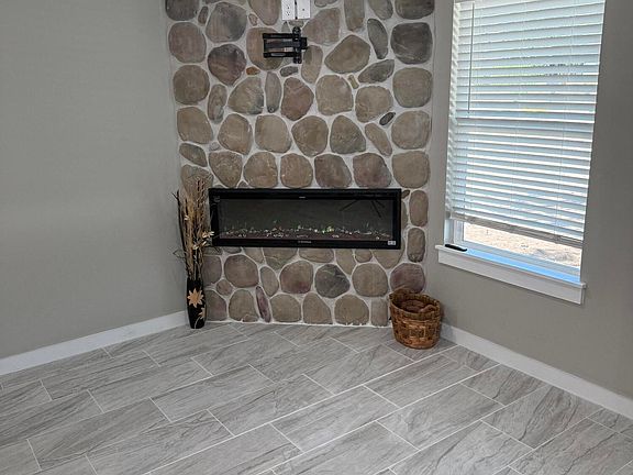 5th image of 419 W Harris Ave