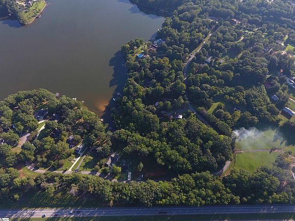 3rd image of 136 Amber Dr