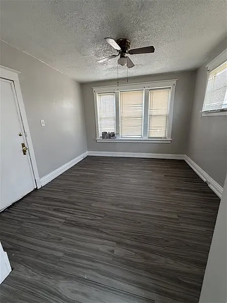 1 bed, 1.0 bath, 900 sqft, $900 — Photo 2