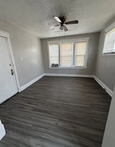 5882 Page Blvd — Photo 2