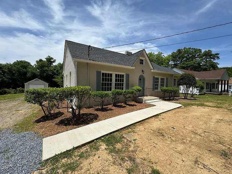 18 Blacks Bluff Rd SW — Photo 1