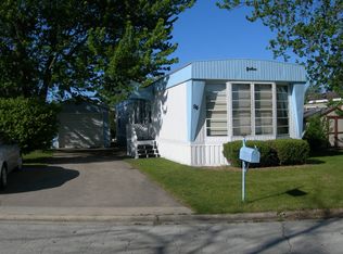 94 Robin Rd, Beecher, IL 60401