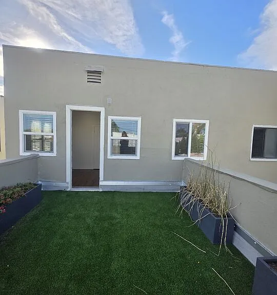 1022 S Cloverdale Ave — Photo 7