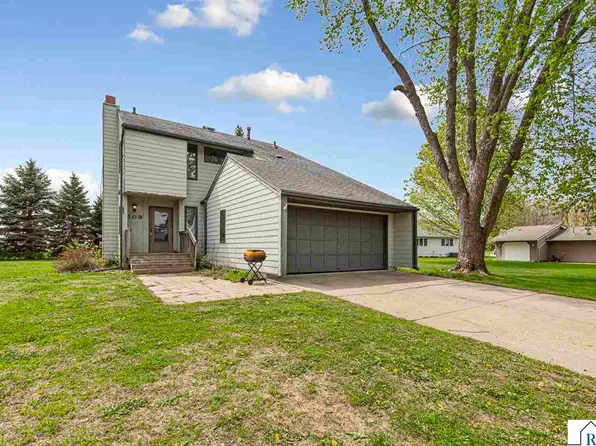 109 Windsor Ct E, Le Sueur, MN 56058
