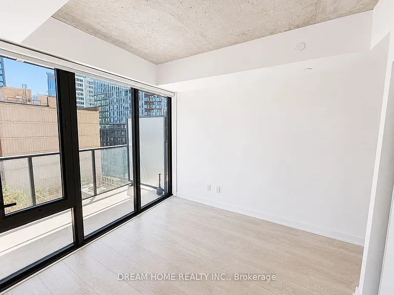 47 Mutual St #807 — Photo 6