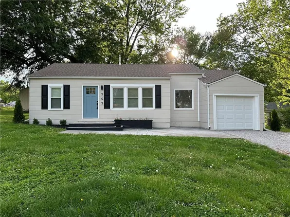 202 N Institute St, Richmond, MO 64085