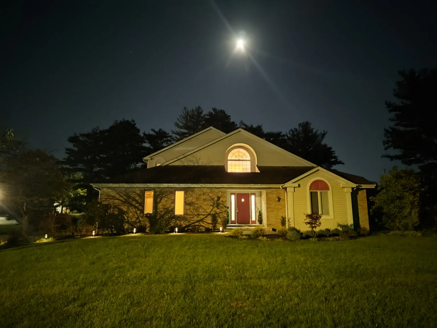 4 bed, 3650 sqft, $2,990 — Photo 2