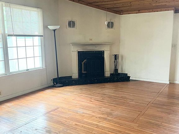 3rd image of 108 Warren Ave