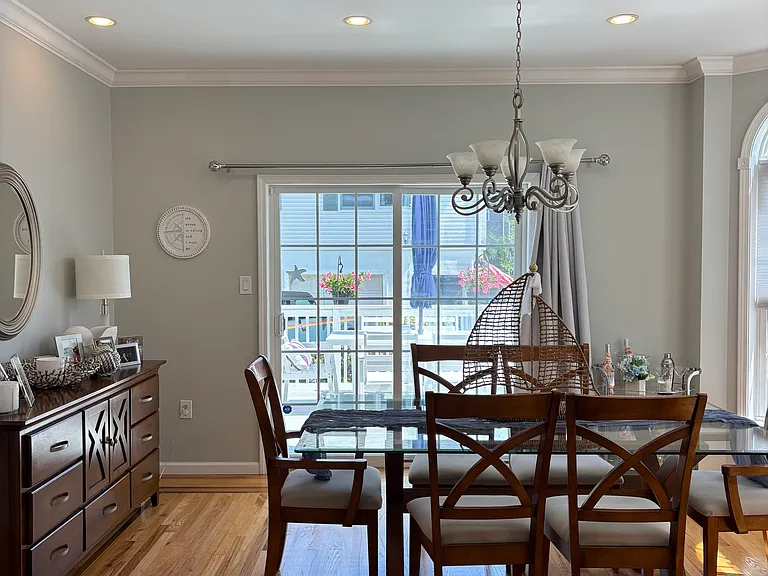 212 Lareine Ave — Photo 5