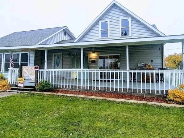 17 E Dakota Ave, Winger, MN 56592