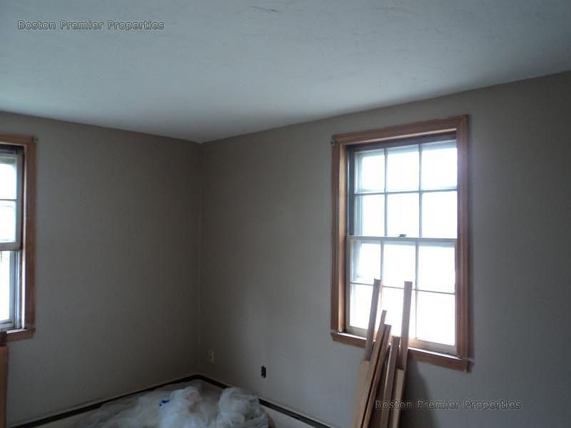 2nd image of 33 Holmes St APT 1