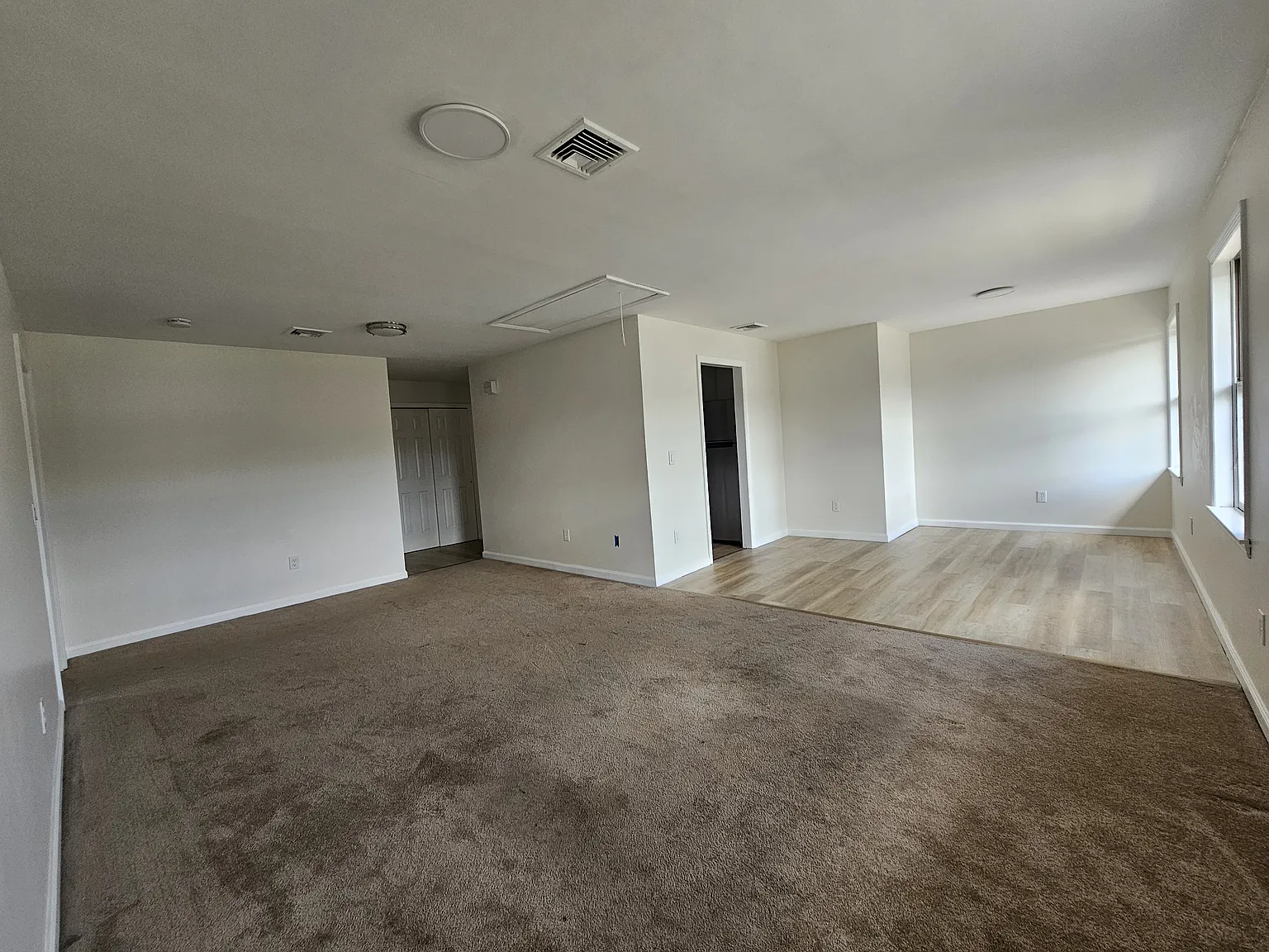 2 bed, 1.5 bath, 1100 sqft, $1,900 — Photo 2