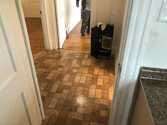 4th image of 4582 Clarence Ave #A