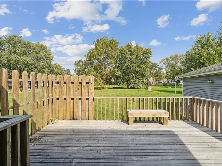 1429 Columbus Dr — Photo 22