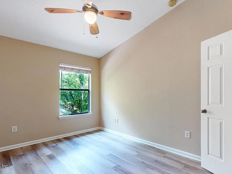5881 Moonstone Ct — Photo 10