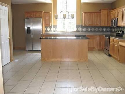 4th image of 23 Westview Dr
