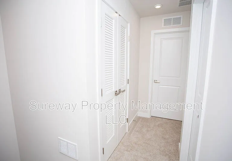 8 Foxwood Dr — Photo 36