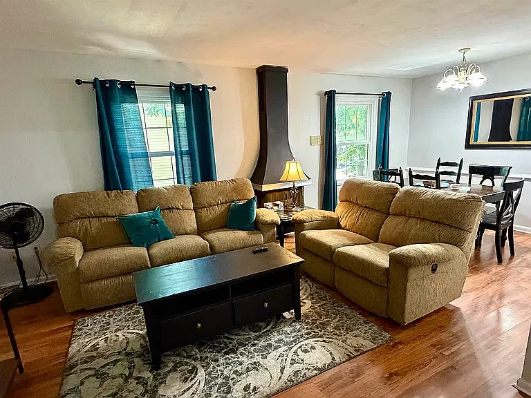 5 bed, 3.5 bath, 1980 sqft, $3,500 — Photo 2