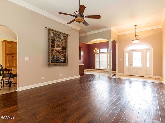 5th image of 302 Hidden Wood Dr