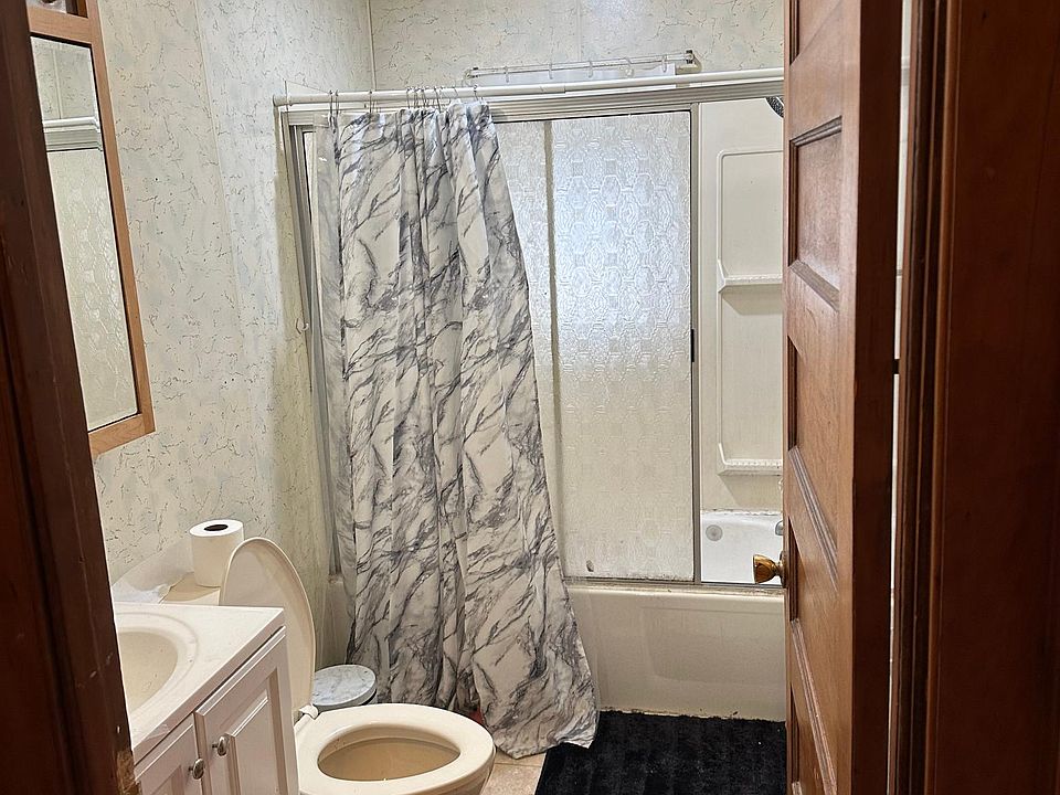 2nd floor bathroom