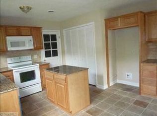 620 Sun Meadows Dr, Kernersville, NC 27284