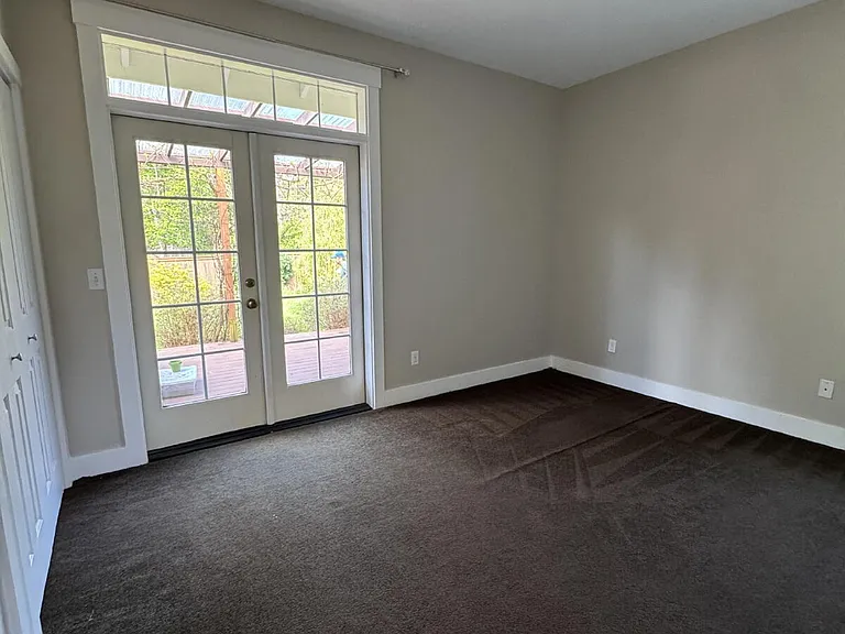 285 Browne St — Photo 23