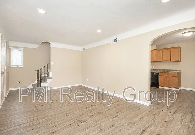 645 Babbitt Rd — Photo 2