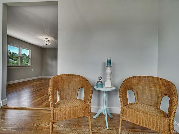 5th image of 15 Saratoga Pl