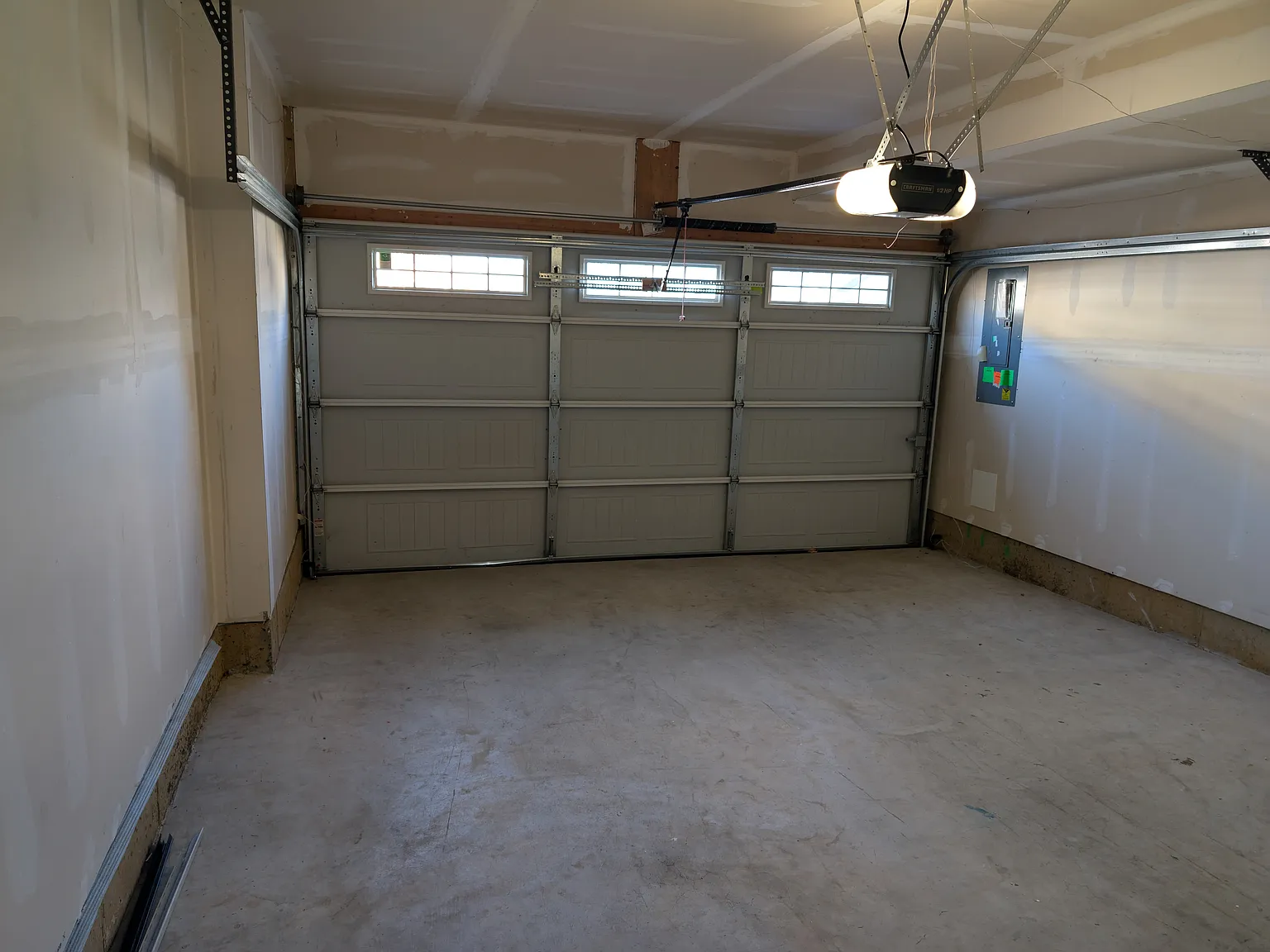 139 Mercer Ct — Photo 2
