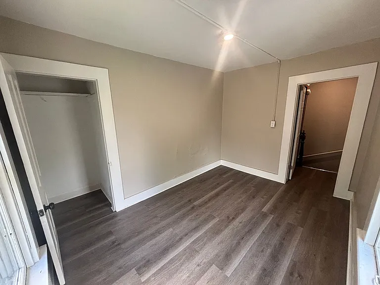 829 Division St — Photo 14
