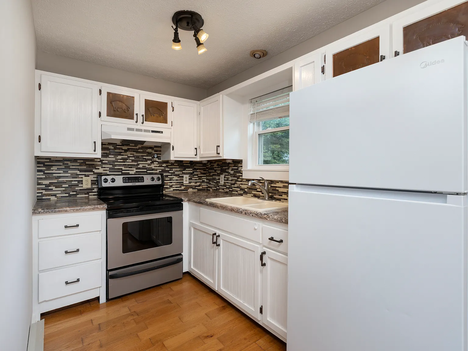 2 bed, 860 sqft, $1,345 — Photo 2