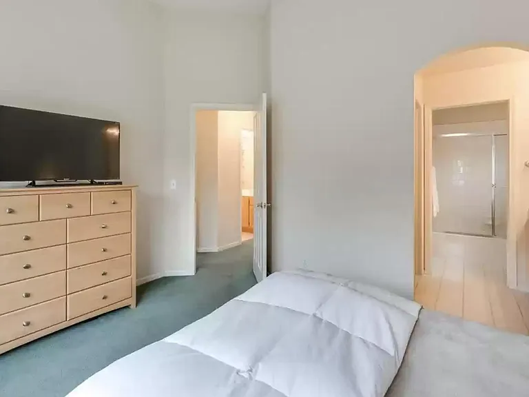2045 Chetwood Dr — Photo 16