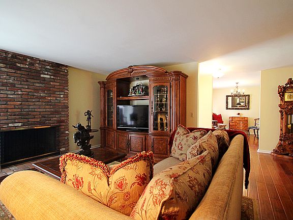 4th image of 1511 Fontana Dr