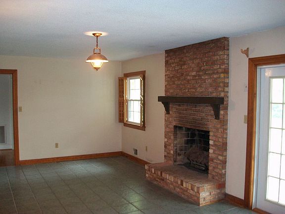 5th image of 623 Pine Valley Dr