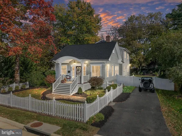 220 Queen St NE, Leesburg, VA 20176